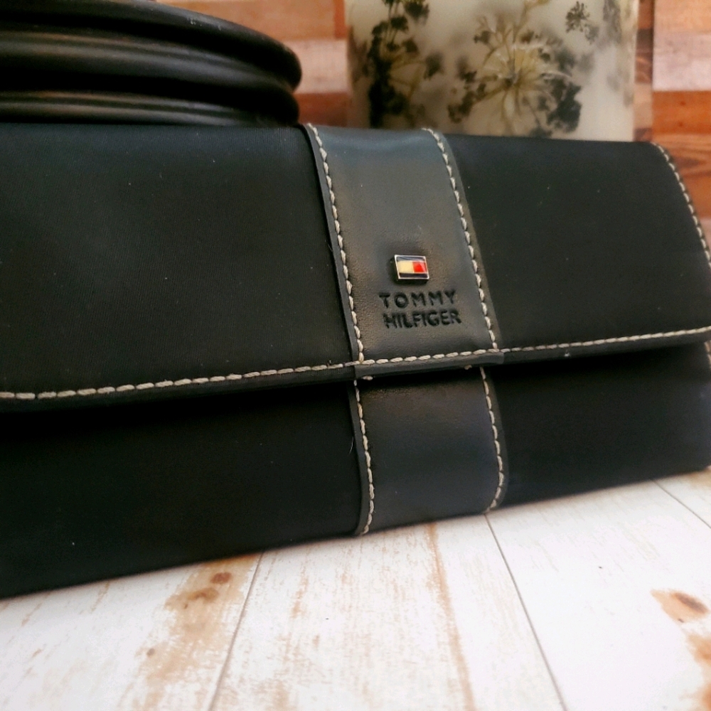 Tommy Hilfiger black leather and canvas wallet
